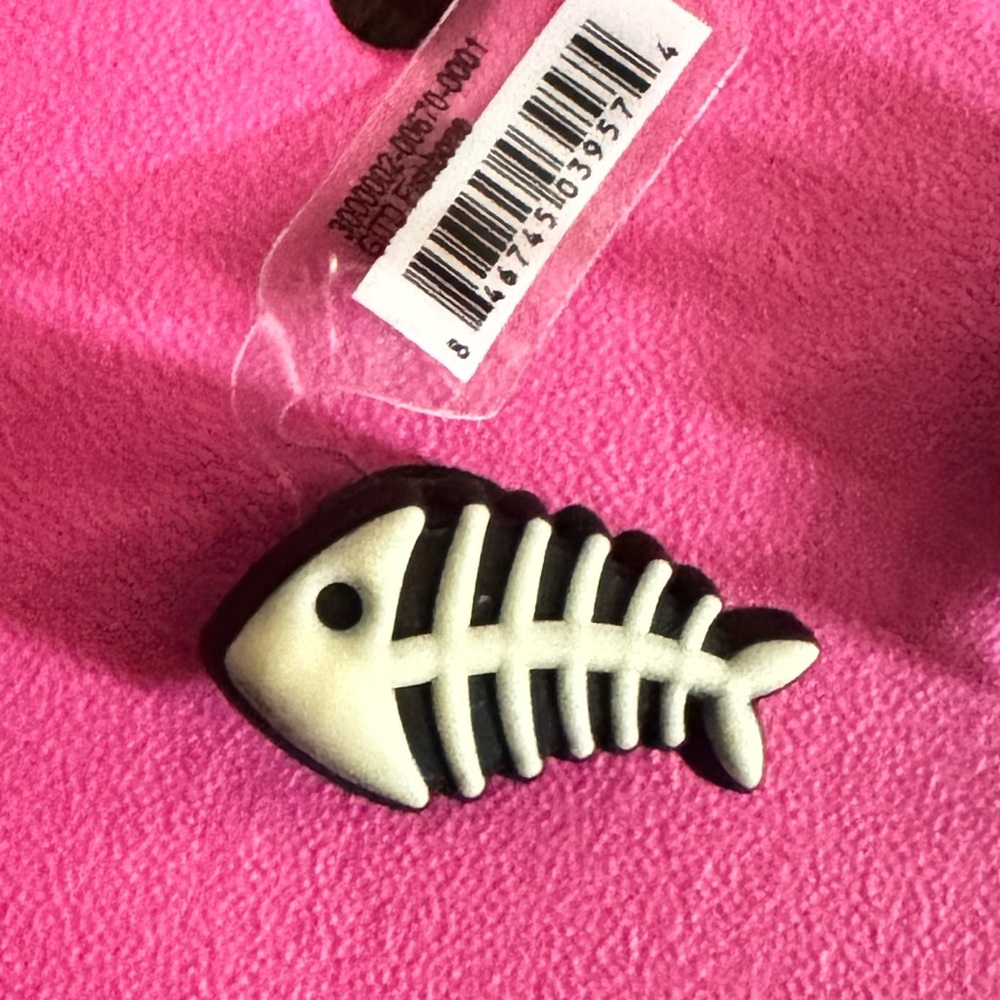 GITD Fishbone Croc Charm Jibbitz (1)